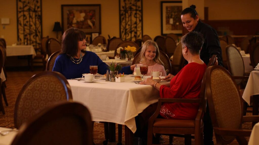 ER Senior Management | Residents at table